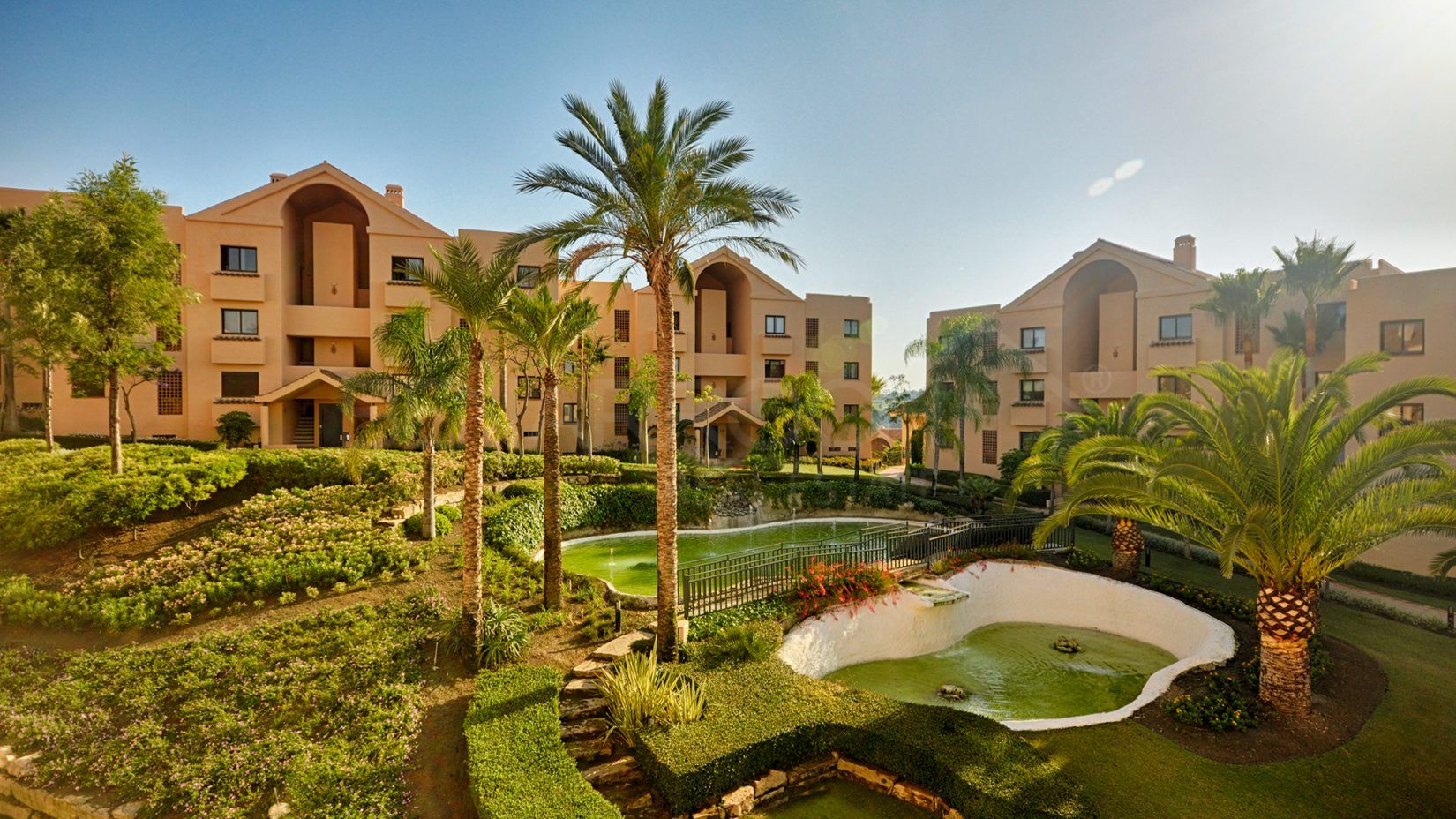 Apartamentos y áticos en Las Lomas del Conde Luque, Benahavís