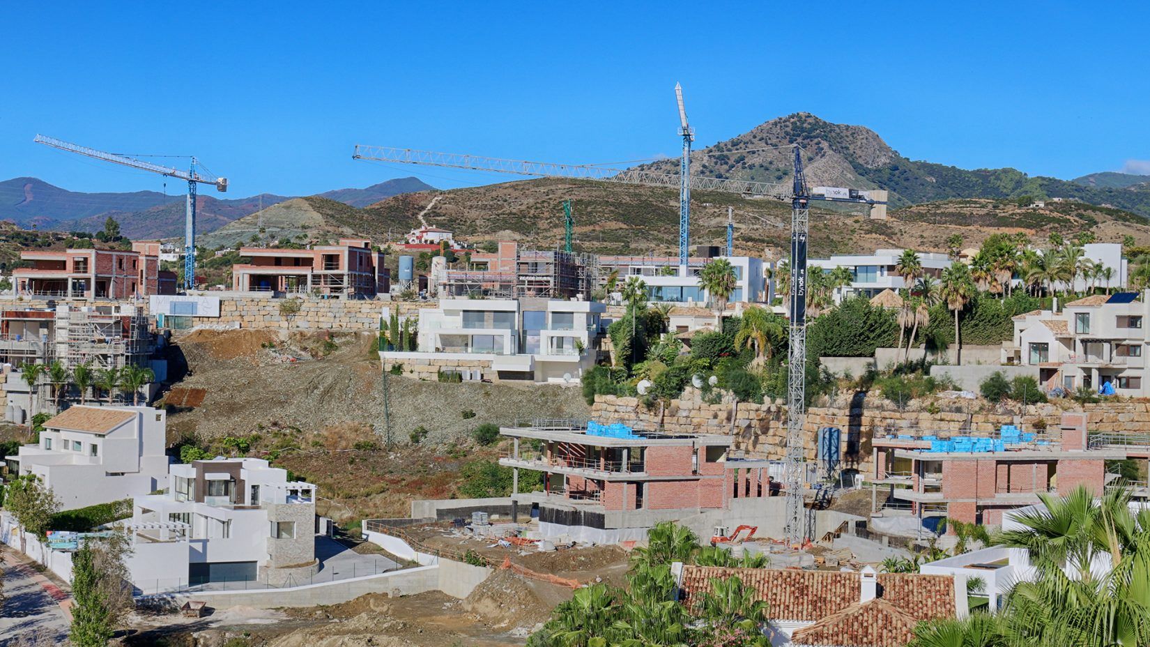 Capanes Sur, a growing urbanization in Benahavís