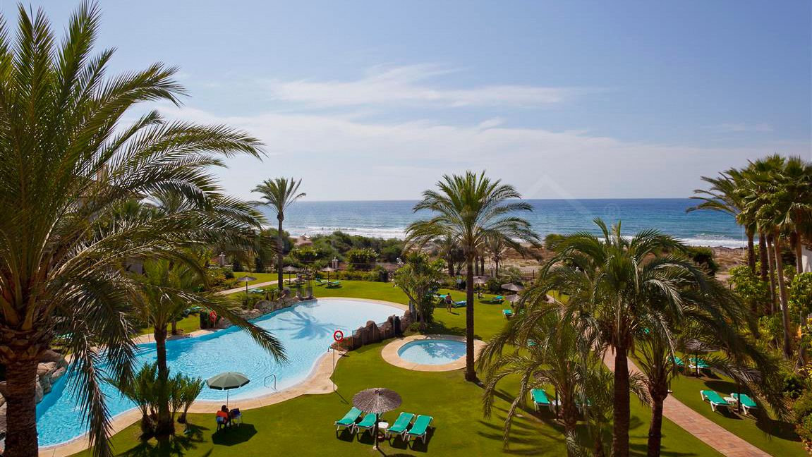 Comprar casa en primera línea de playa de Marbella, todo un lujo