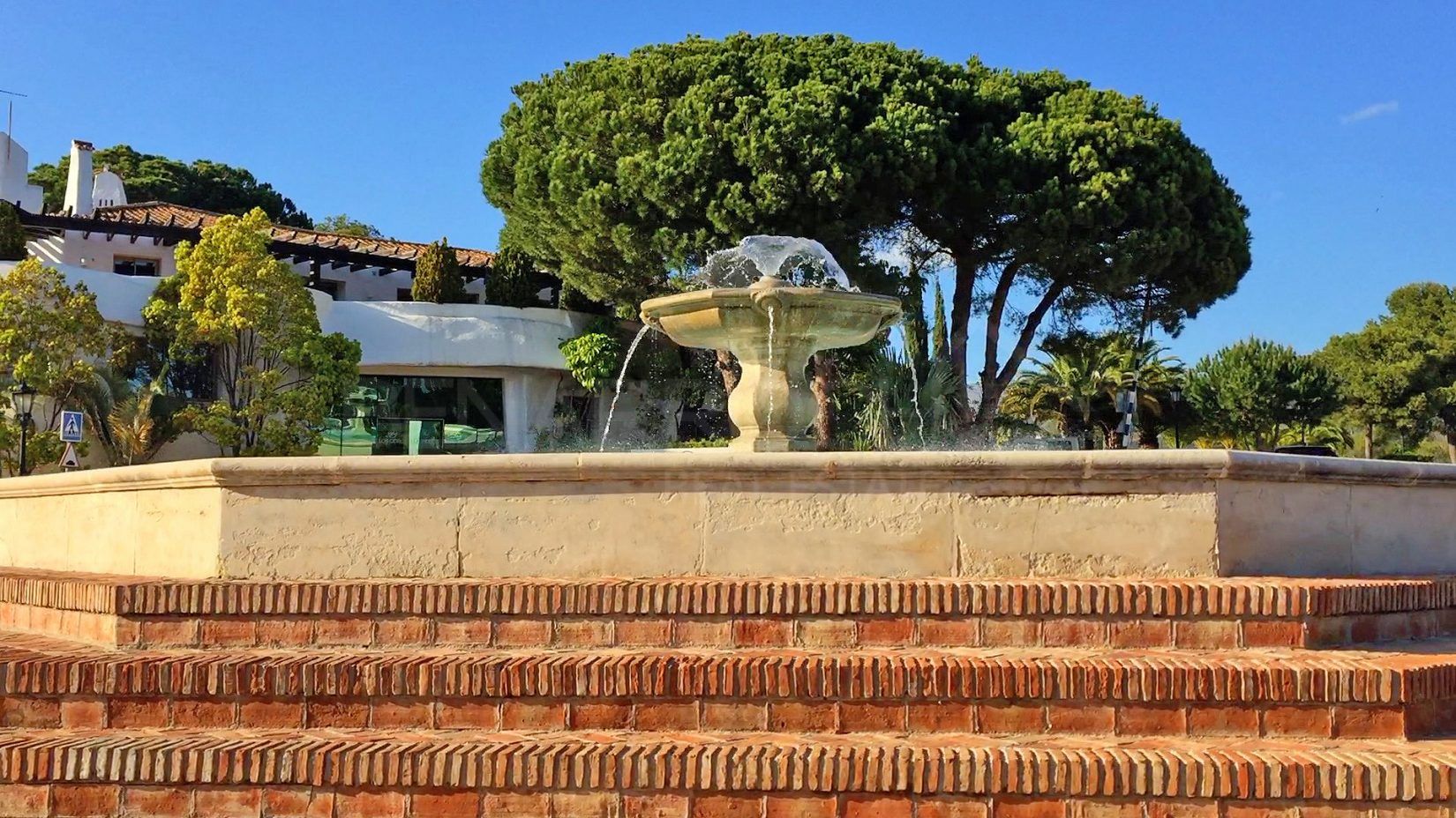 Bahía de Marbella, apartamentos, adosados y villas en Marbella Este