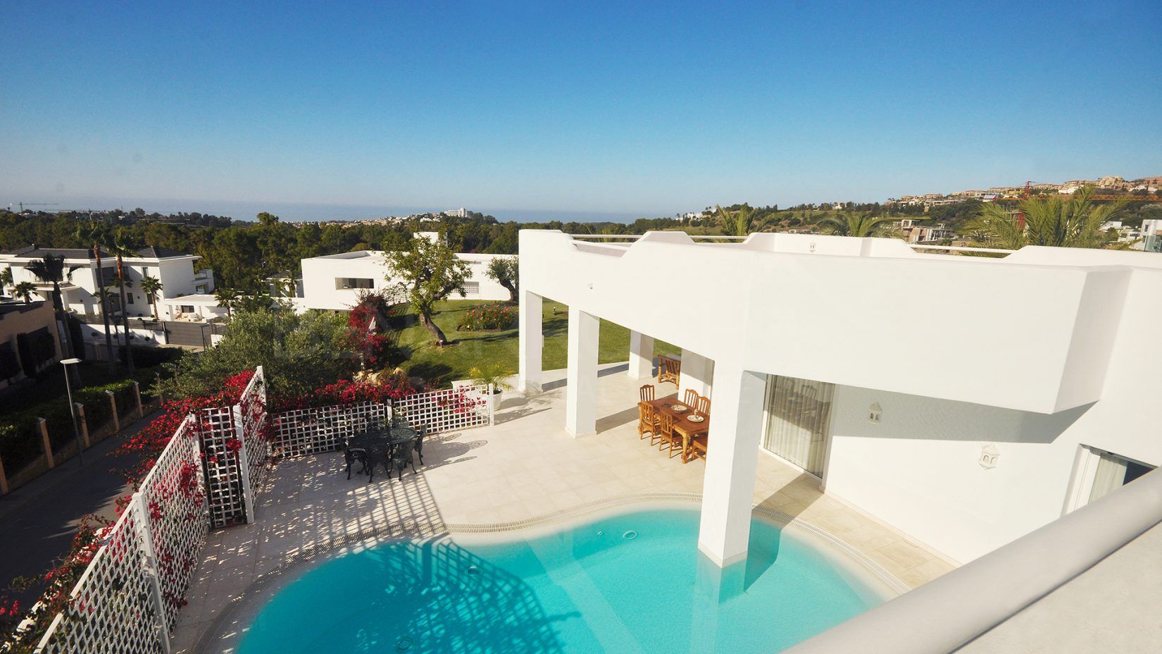 Villa moderne avec vue sur la mer à Capanes sur, La Alqueria, Benahavis