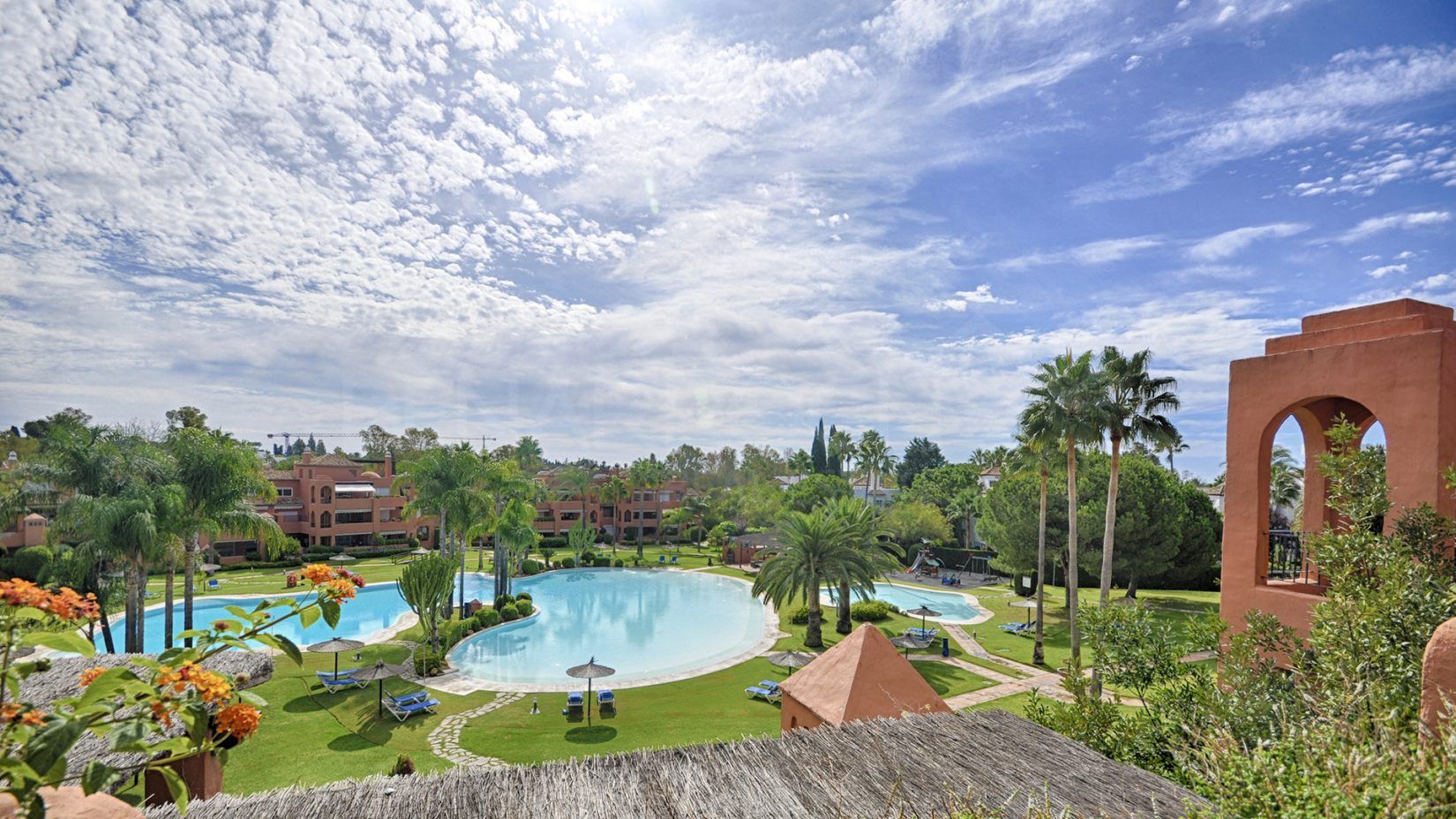Alhambra del Golf, une résidentielle familiale à Casasola, Estepona