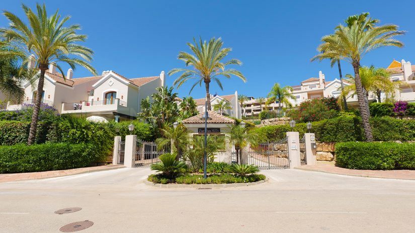 Entrance of Paraiso Hills Estepona