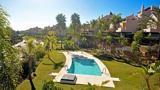 Paraíso Hills, townhouses near golf courses in Estepona